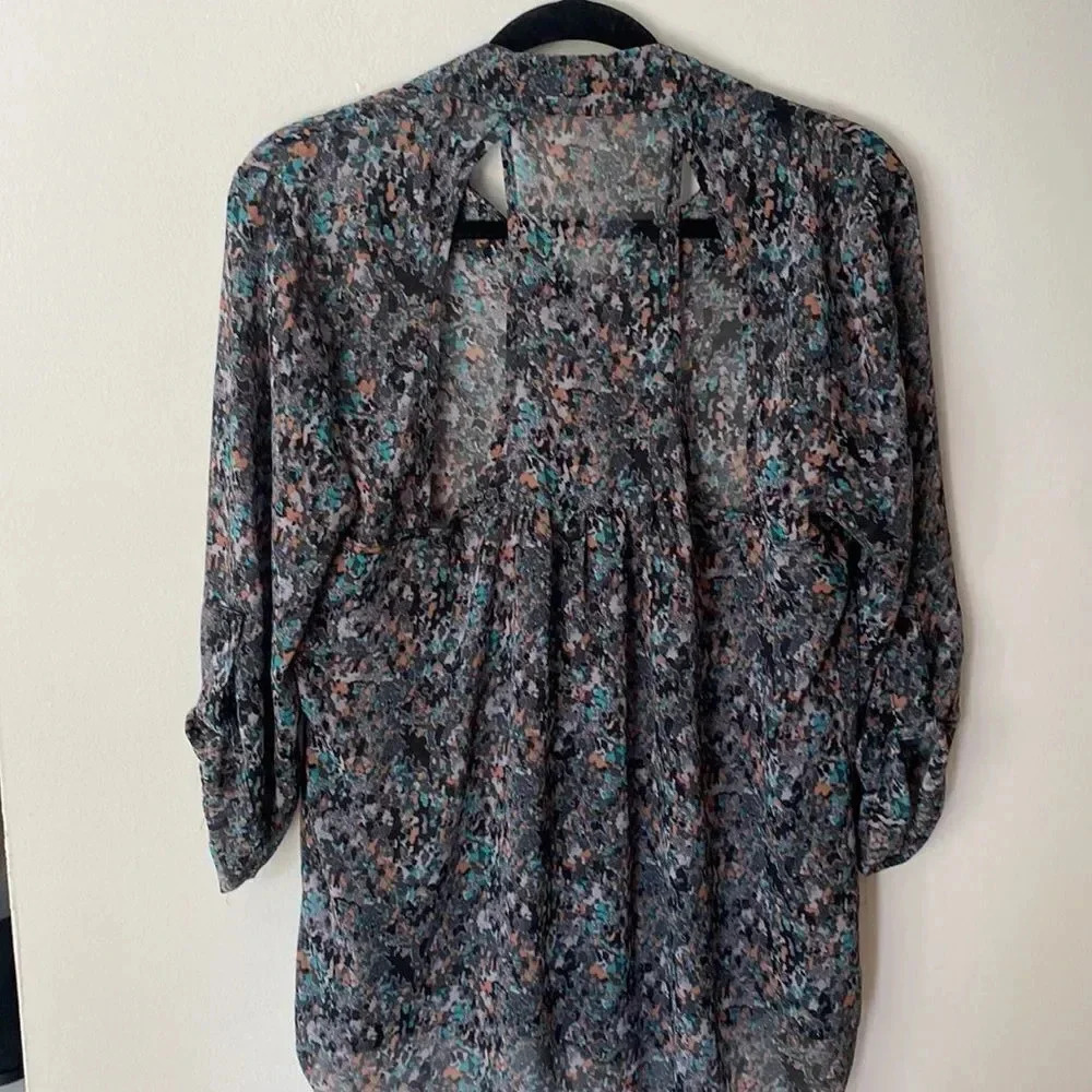 Socialite Button Down Cuff Sleeve 3/4 Sleeve Multicolor Print Open Back Blouse L - Picture 11 of 16